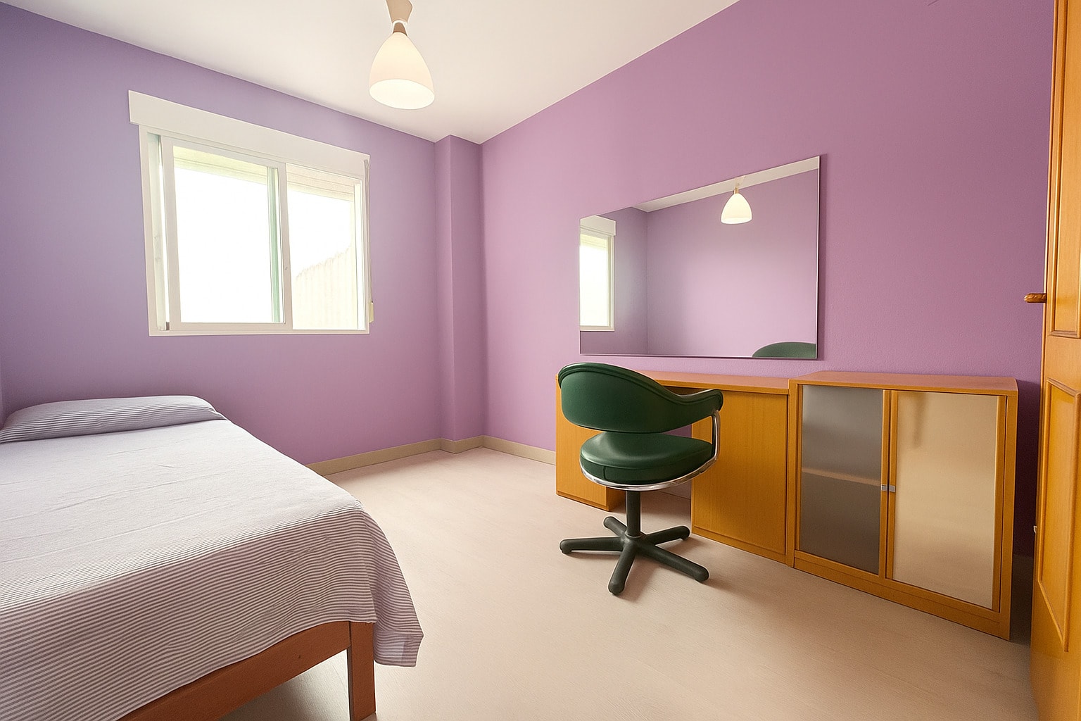 Three Bedroom Apartment in Dénia Town Centre, Close to Amenities