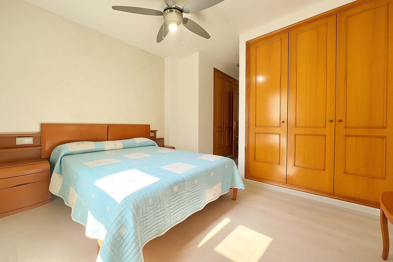 Three Bedroom Apartment in Dénia Town Centre, Close to Amenities