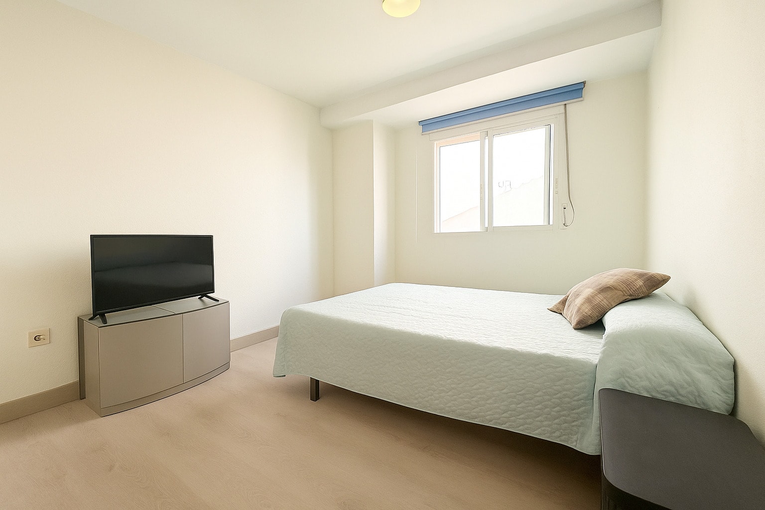 Three Bedroom Apartment in Dénia Town Centre, Close to Amenities