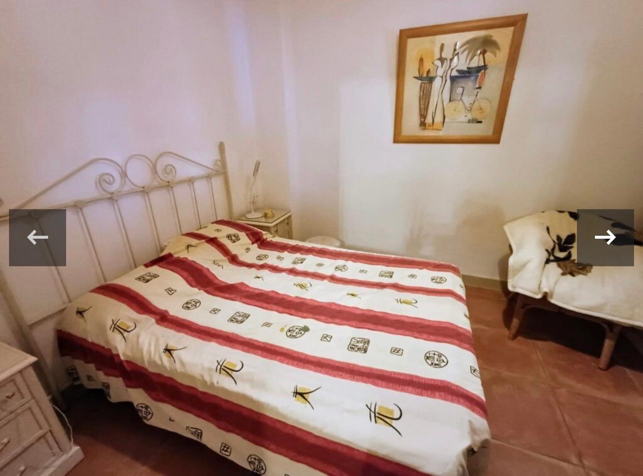 Townhouse with 3 Bedrooms in Oliva and South-Facing Terrace