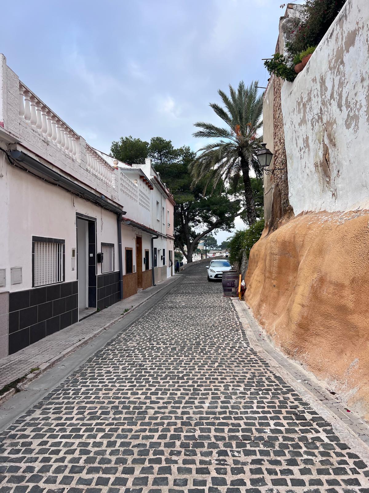 Townhouse with 3 Bedrooms in Oliva and South-Facing Terrace