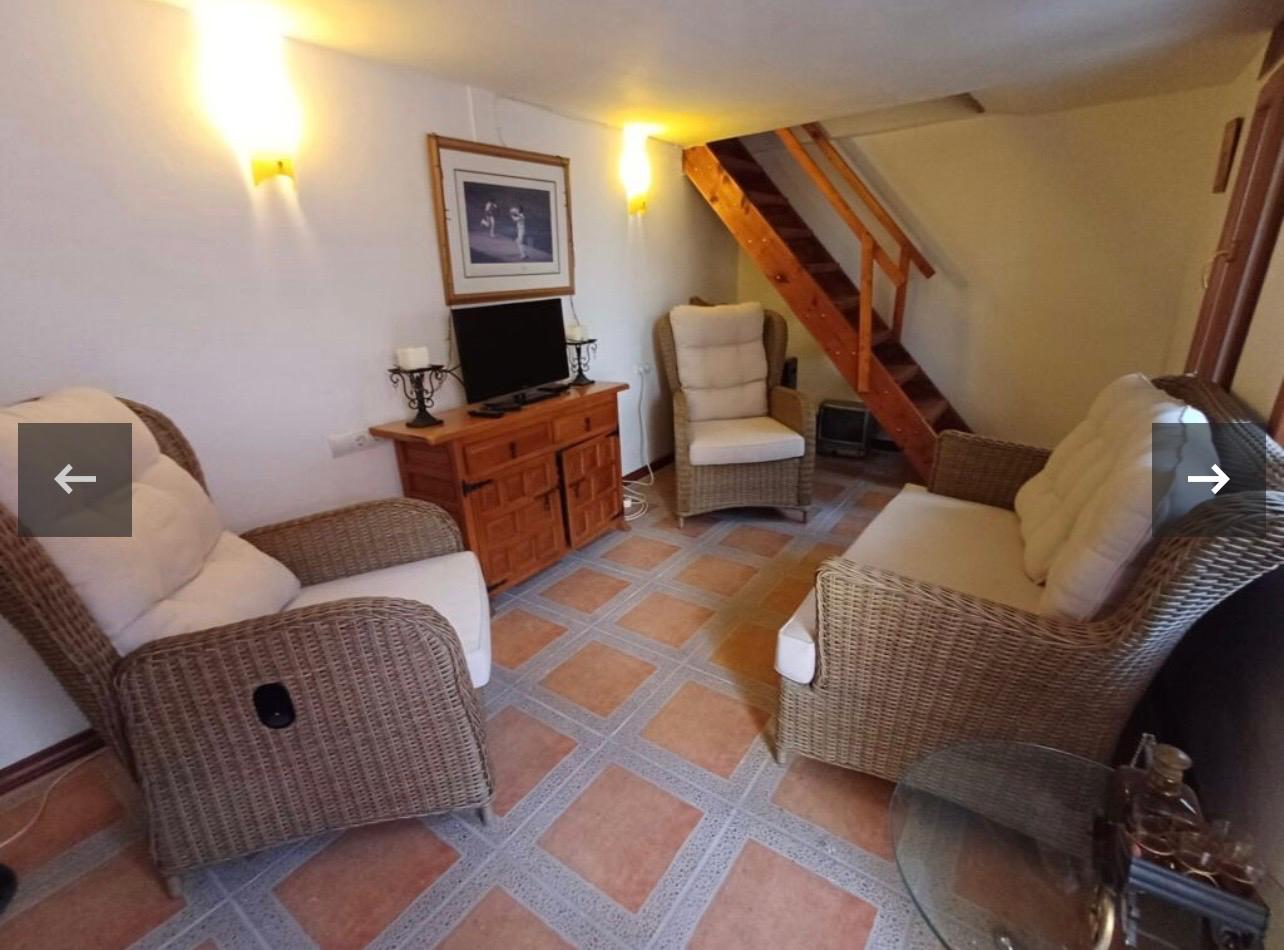 Townhouse with 3 Bedrooms in Oliva and South-Facing Terrace