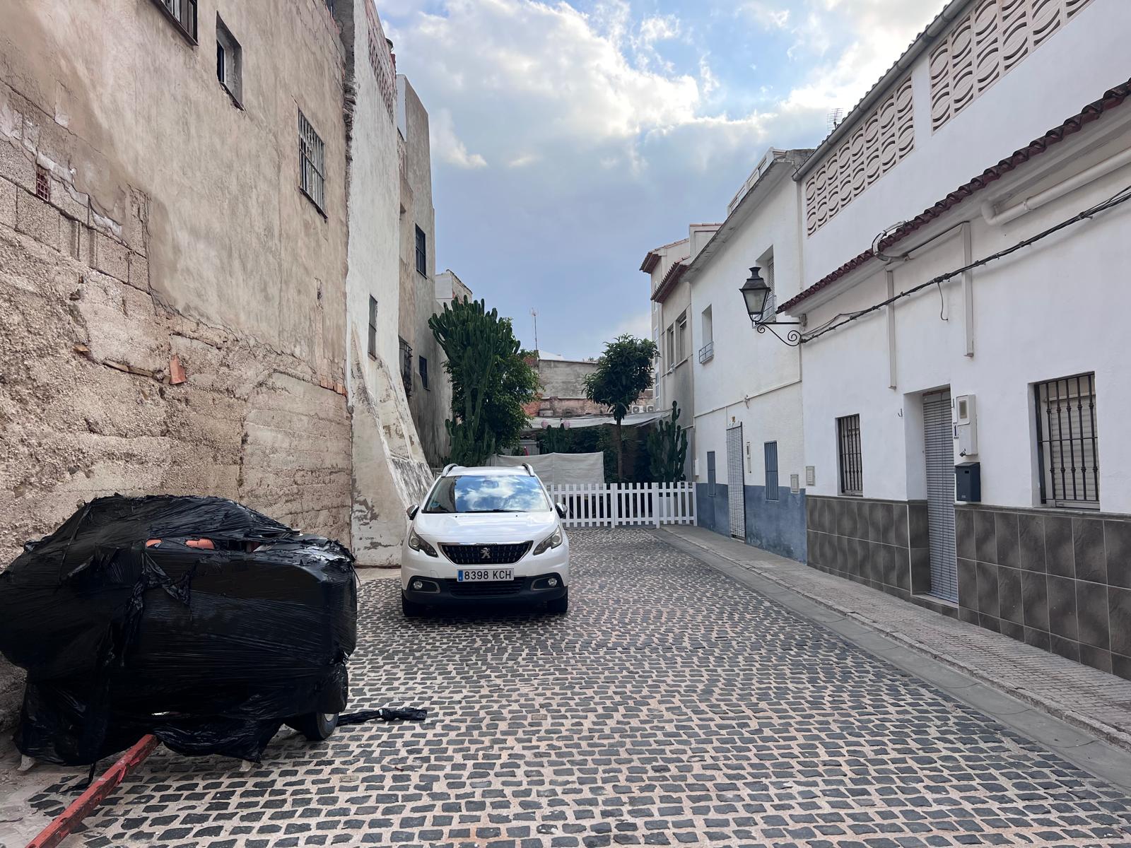 Townhouse with 3 Bedrooms in Oliva and South-Facing Terrace