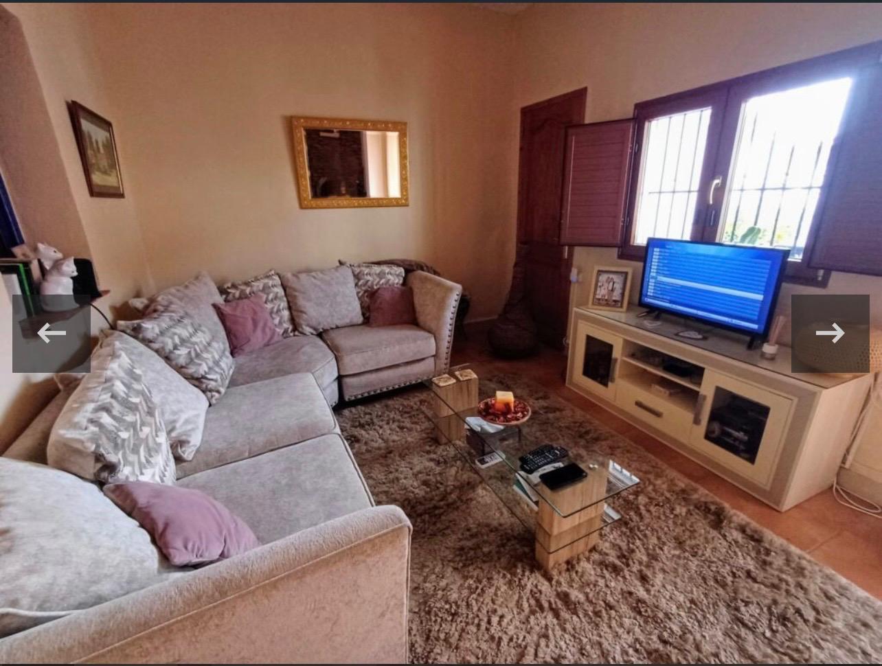 Townhouse with 3 Bedrooms in Oliva and South-Facing Terrace