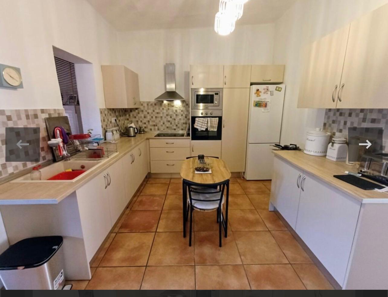 Townhouse with 3 Bedrooms in Oliva and South-Facing Terrace