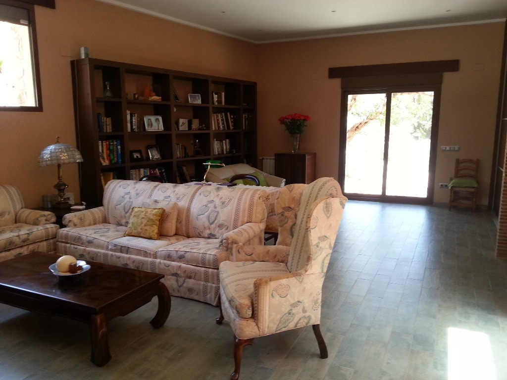 Four Bedroom Villa in Pedreguer with Pool and Extensive Grounds