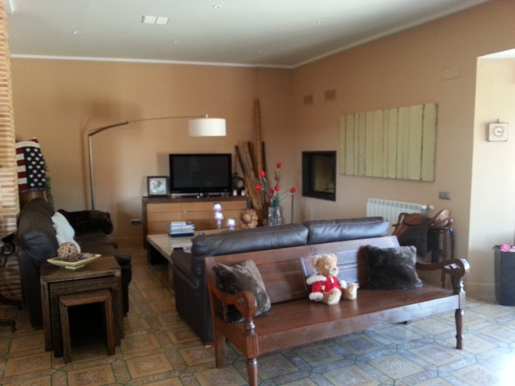 Four Bedroom Villa in Pedreguer with Pool and Extensive Grounds