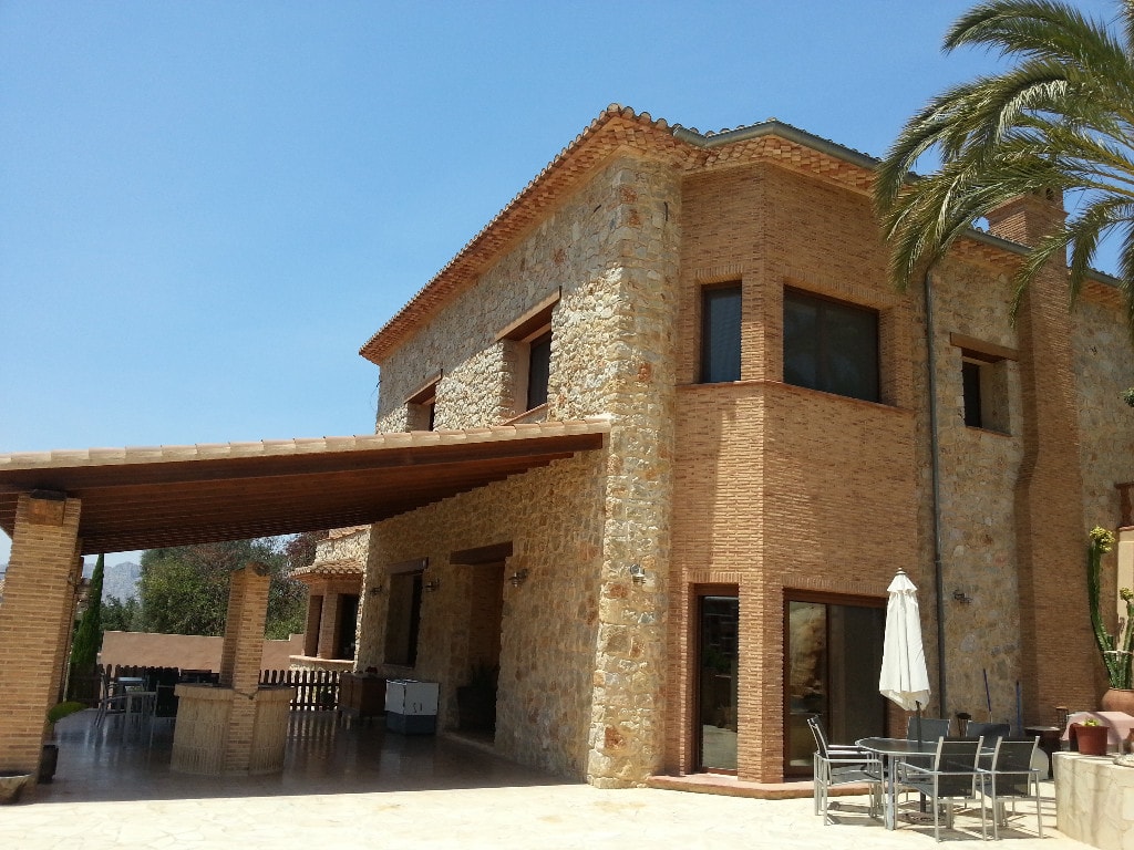 Four Bedroom Villa in Pedreguer with Pool and Extensive Grounds