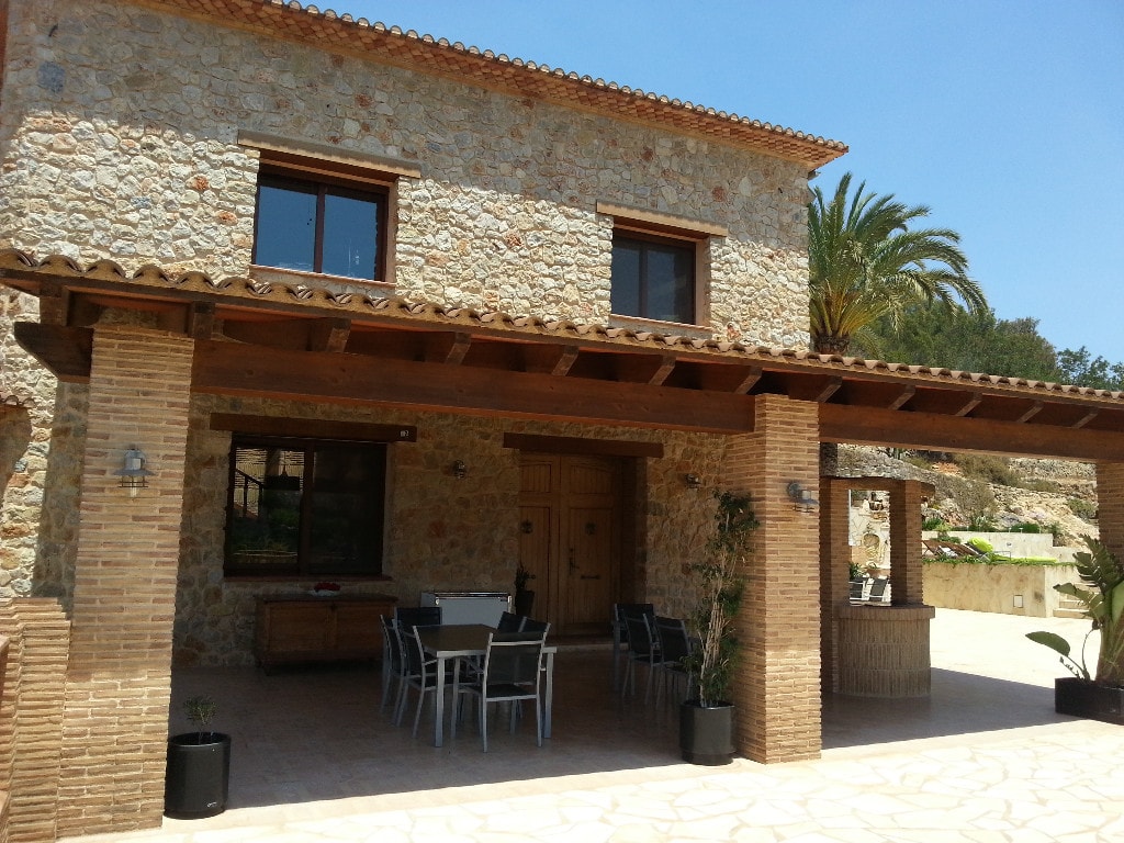Four Bedroom Villa in Pedreguer with Pool and Extensive Grounds