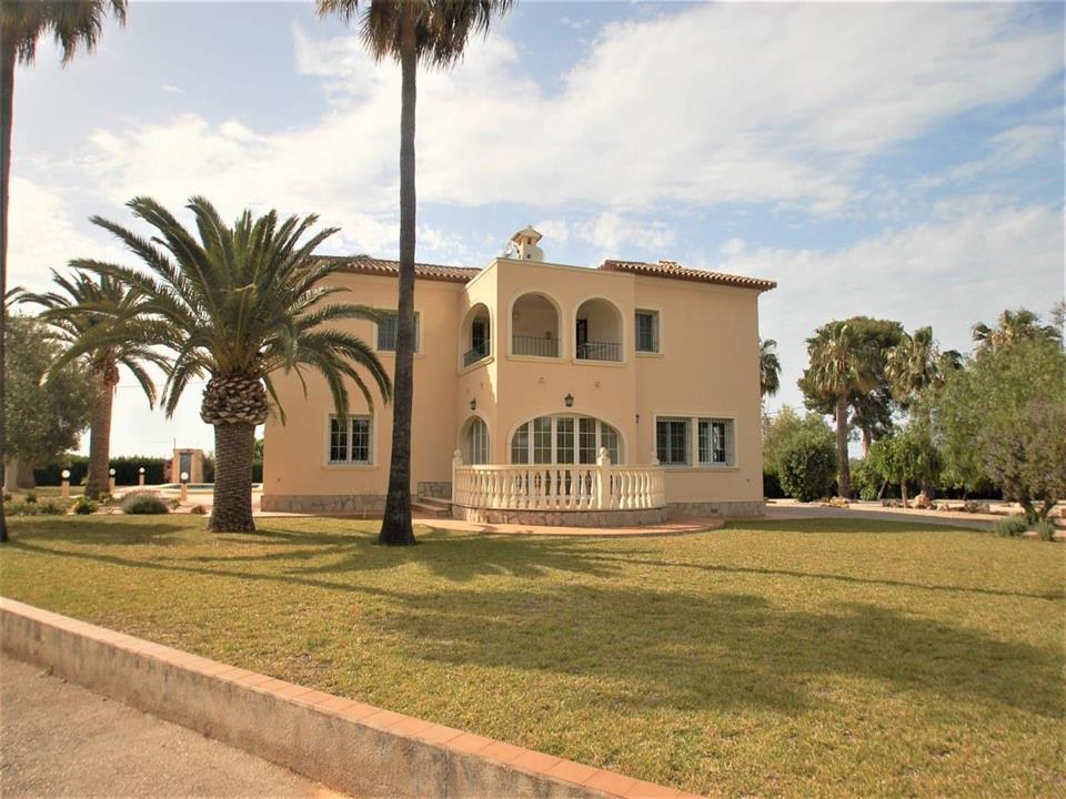 Venta. Villas en Denia