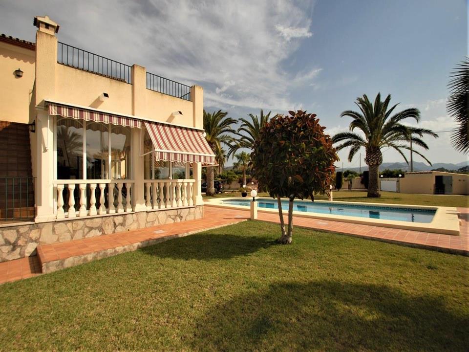 Venta. Villas en Denia