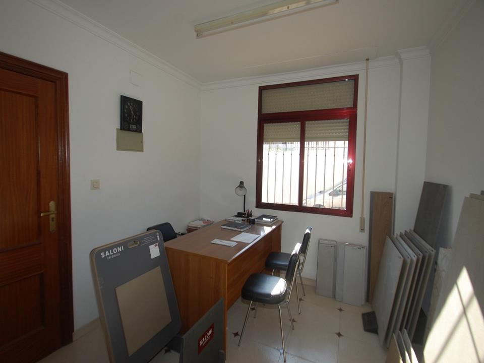 Business in Pego 