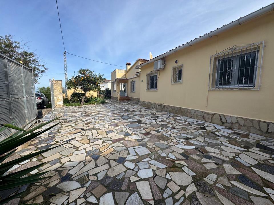 Verkoop. Villa in Denia