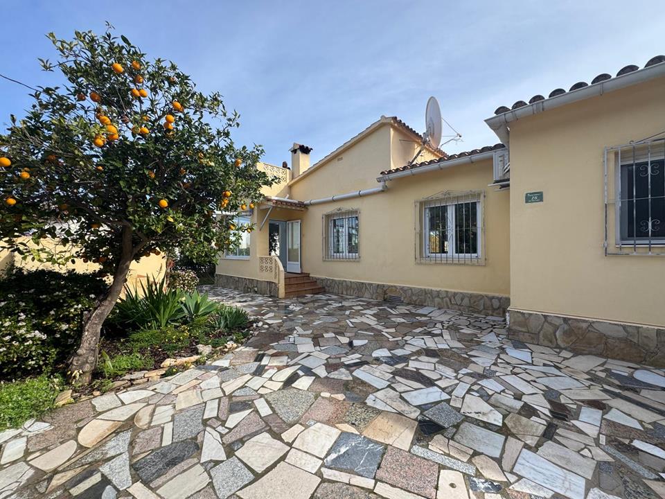 Verkoop. Villa in Denia