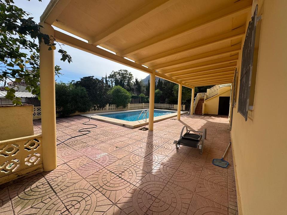 Verkoop. Villa in Denia
