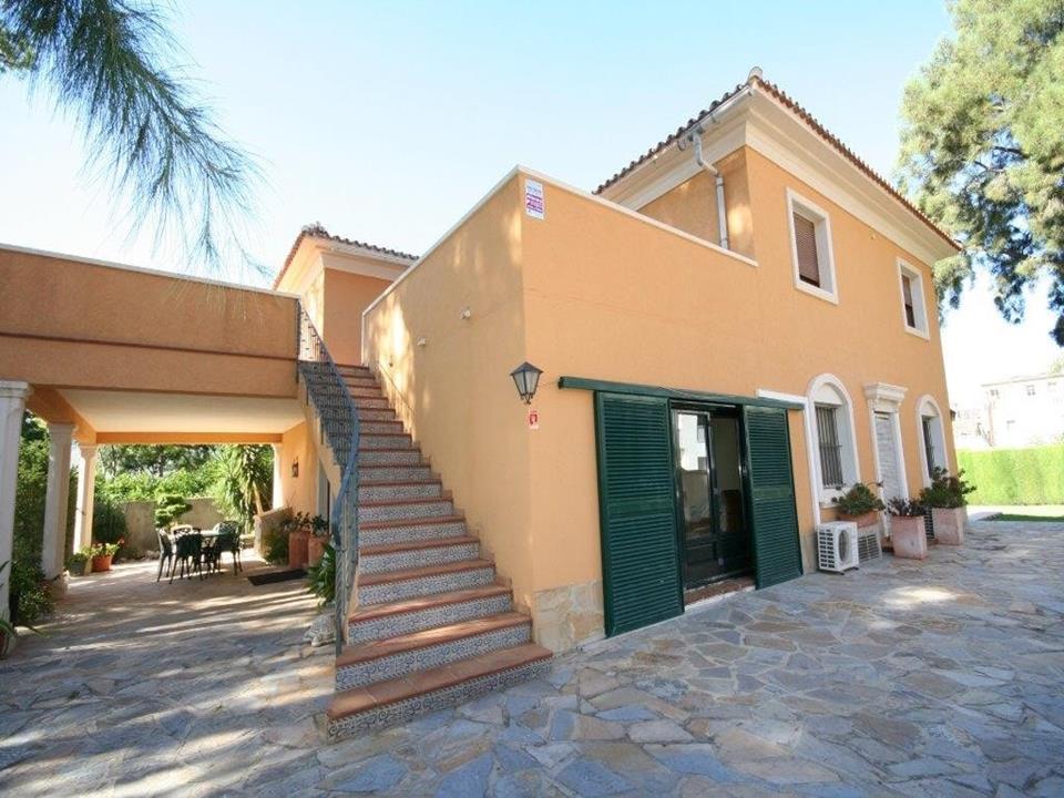 For Sale. Villa in Pamis