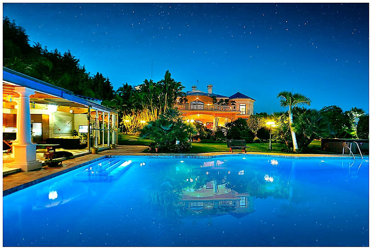 Villa in Nueva Andalucía