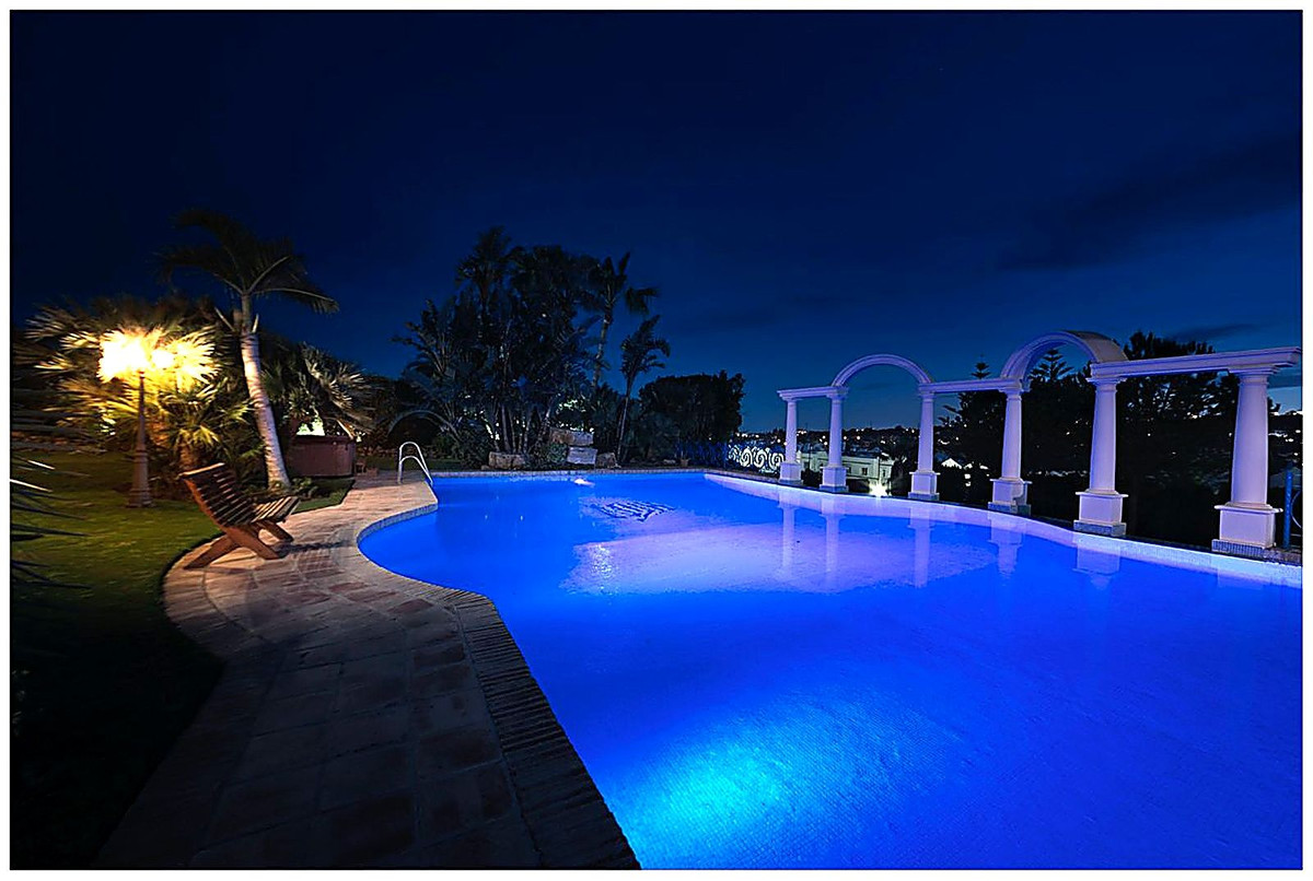 Villa in Nueva Andalucía