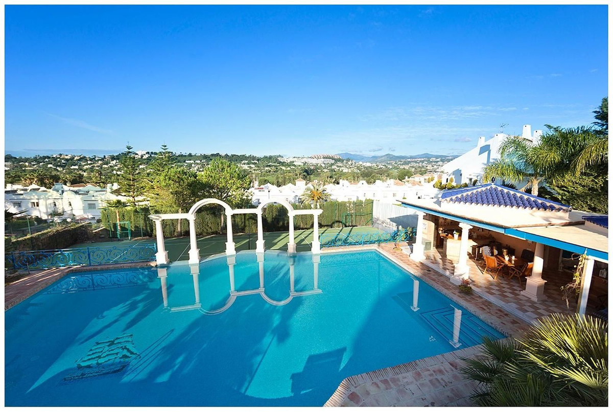 Villa in Nueva Andalucía