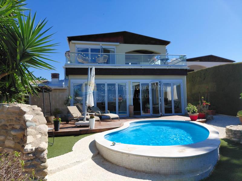 Villa in Coral Bay