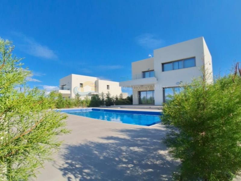 Villa in Secret Valley