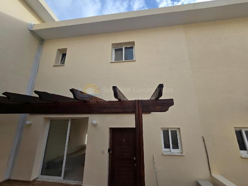 Town House in Chloraka