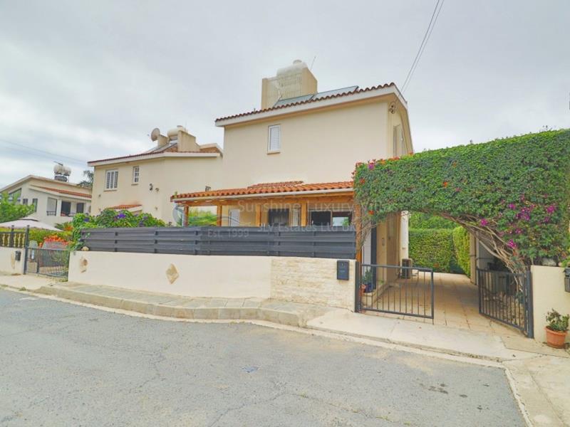 Villa in Peyia