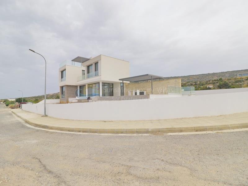 Villa in Peyia