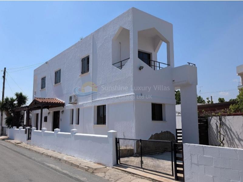 Villa in Deryneia