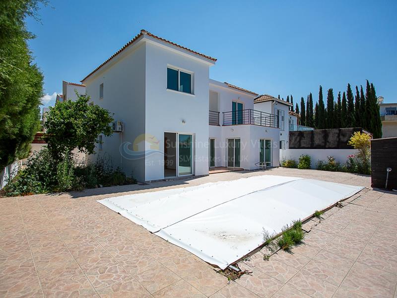 Villa in Peyia
