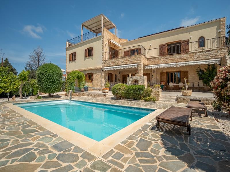 Villa in Peyia