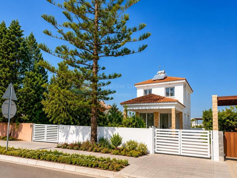 Villa in Mazotos