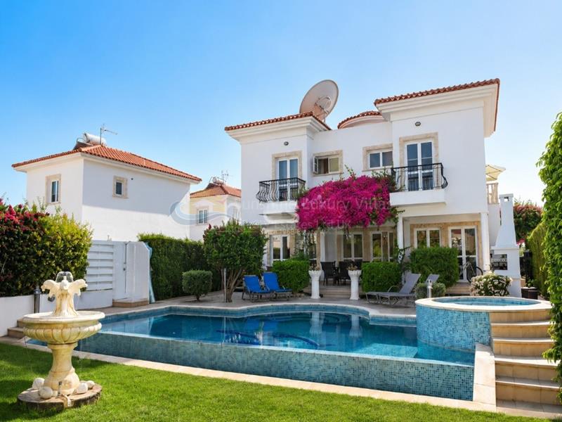 Villa in Pyla