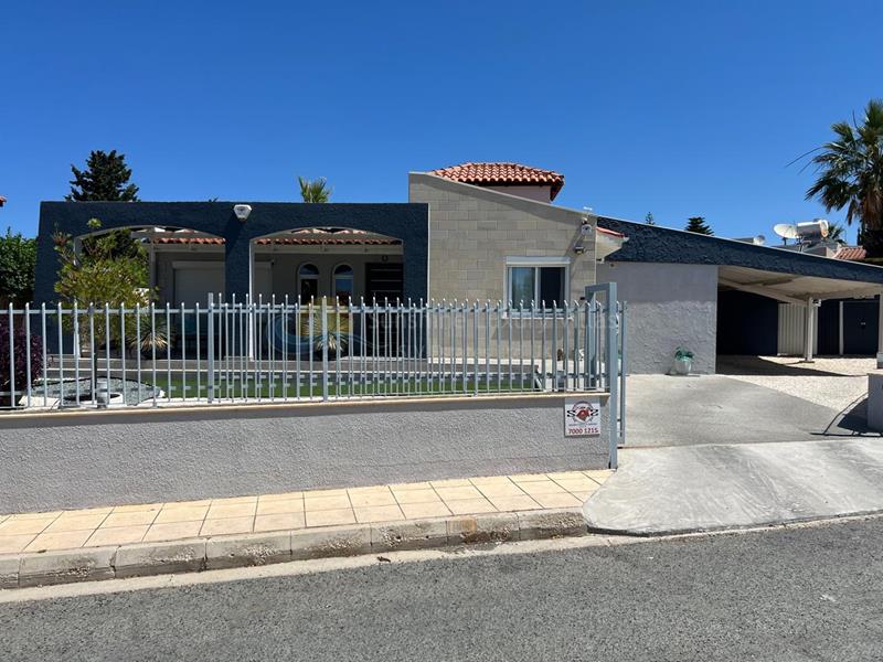 Villa in Coral Bay