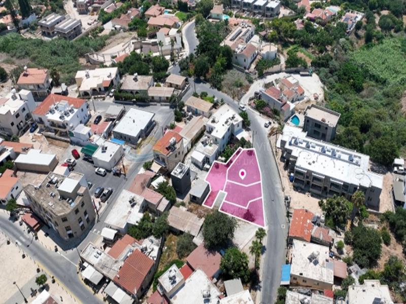 Land in Chloraka