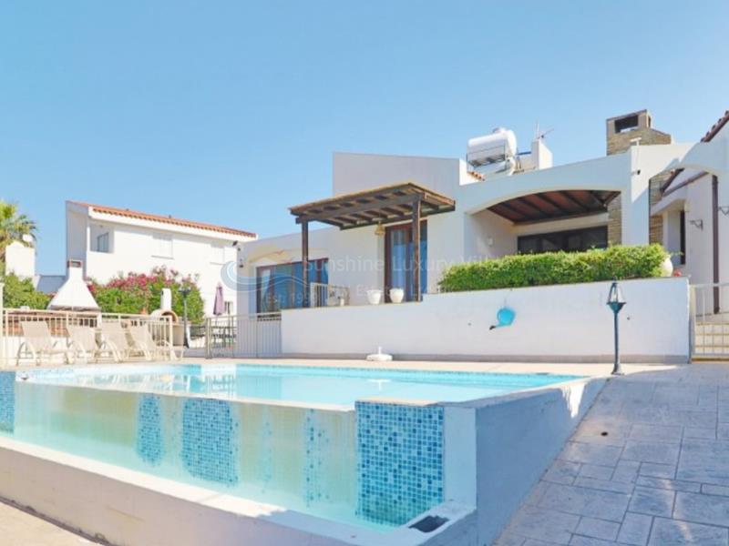 Villa in Peyia