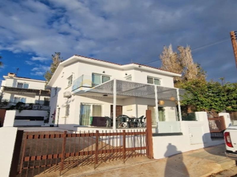 Villa in Pomos