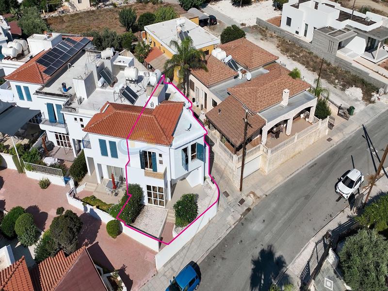 Villa in Chloraka