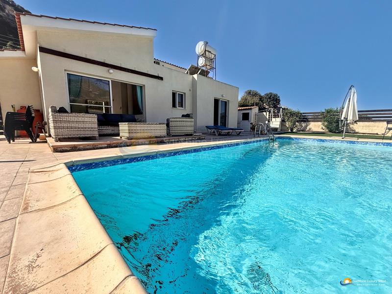 Villa in Akoursos
