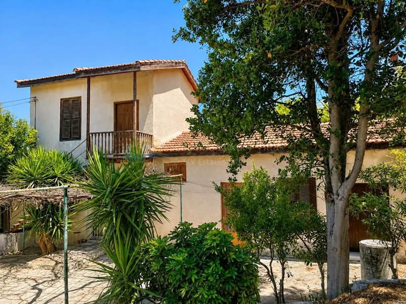 Villa in Dora