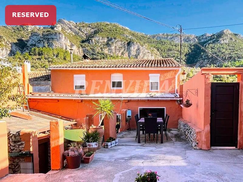 Townhouse for sale Llosa De Camacho