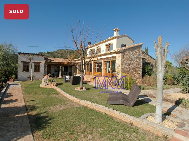 Finca in Jalon Valley
