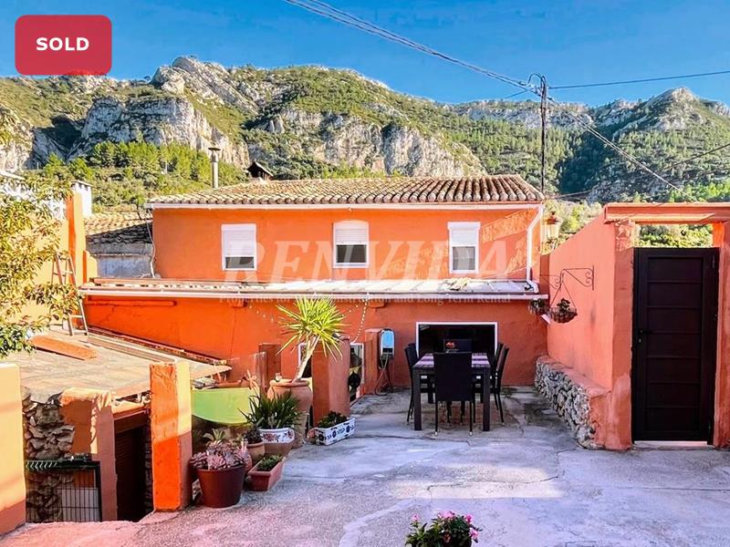 Townhouse for sale Llosa De Camacho