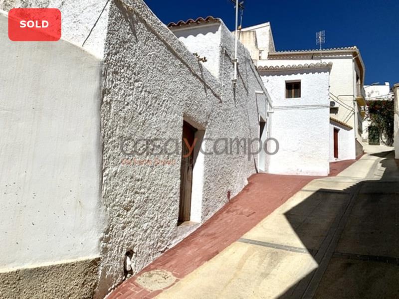 Town House in Uleila Del Campo