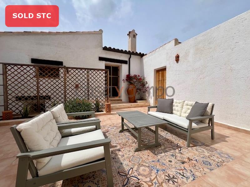 Town House in Uleila Del Campo