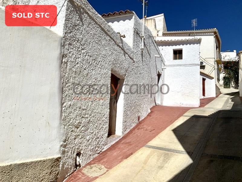 Town House in Uleila Del Campo