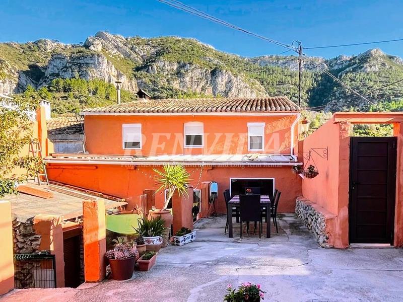 Townhouse for sale Llosa De Camacho